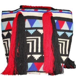 Cartera trenzada con diseño