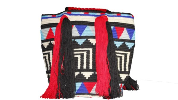 Cartera trenzada con diseño
